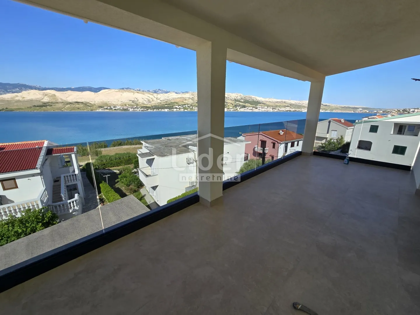 apartmani pag, 80m od mora - slika 3