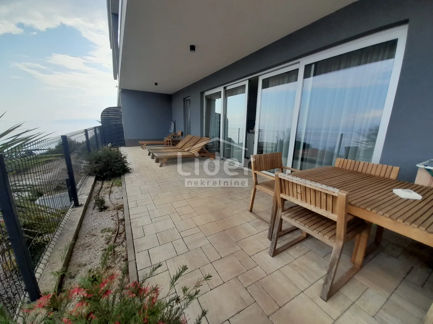 opatija stan 158m2 + 298m2 okućnice+ garaža - slika 4