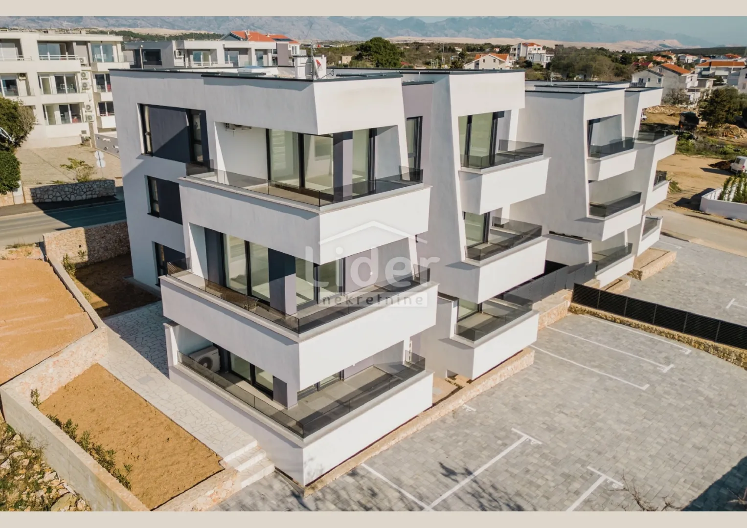novalja, s+db, novogradnja 3.680€/m2, opremljen - slika 11