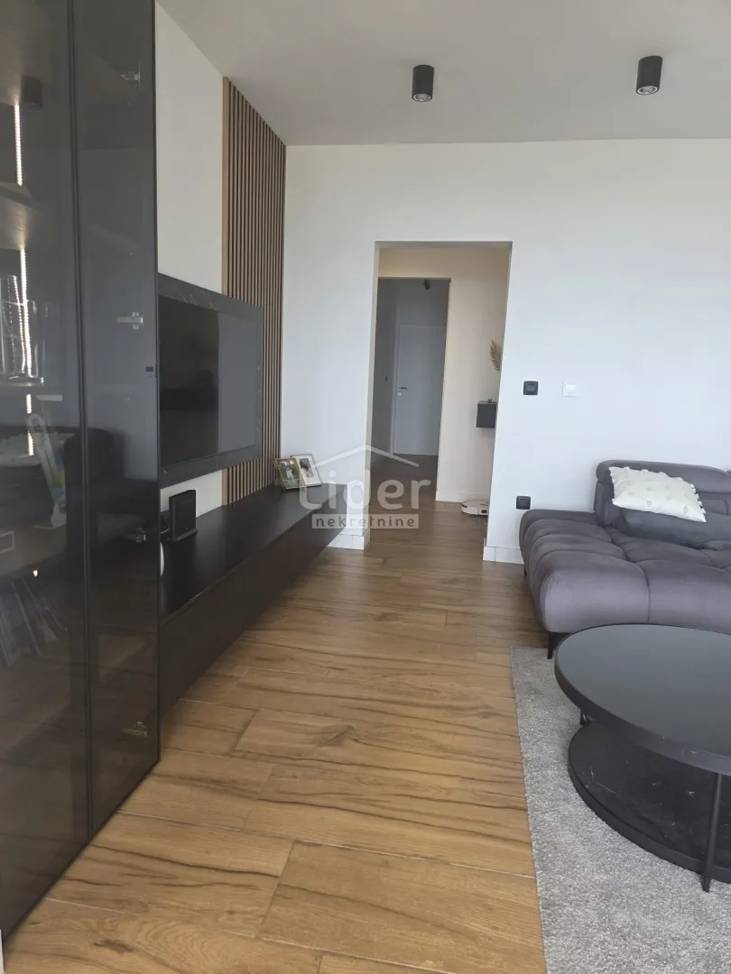 banderovo, 3s+db, 2 parkinga, lođa, panorama, namješten - slika 5