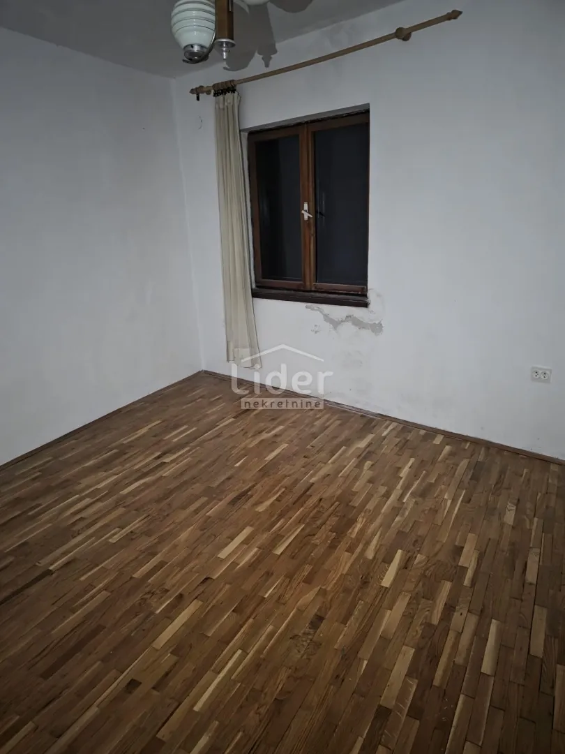 pag, centar, kuća 212 m2, 250.000 € izvrsna investicija! - slika 14