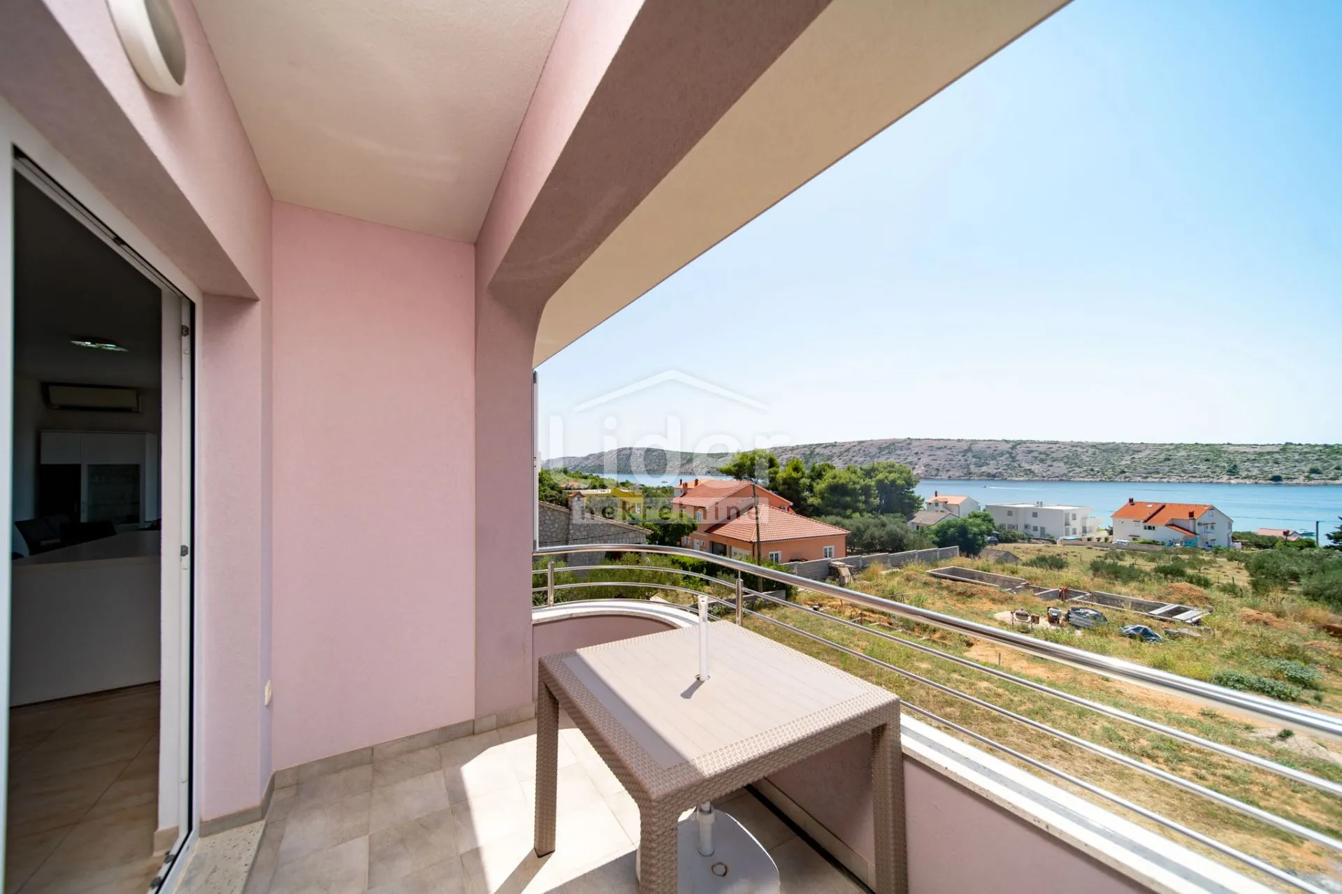 BARBAT, stan u zgradi 95m2 - Barbat na Rabu, Rab
