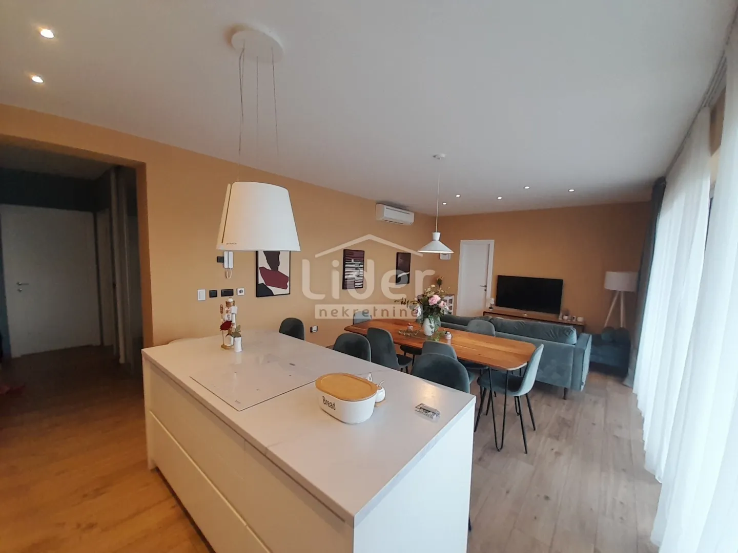 opatija stan 158m2 + 298m2 okućnice+ garaža - slika 6