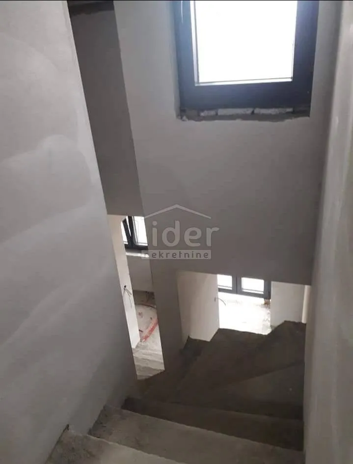 kuća kostrena roh bau sa 5 stambenih jedinica-2 stana uređena - slika 4