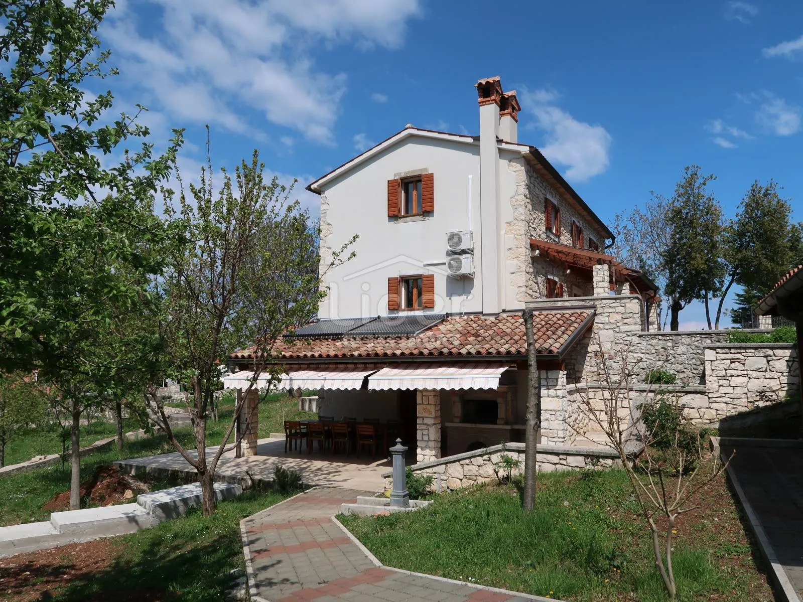 prekrasna autohtona vila nedaleko labina - slika 2