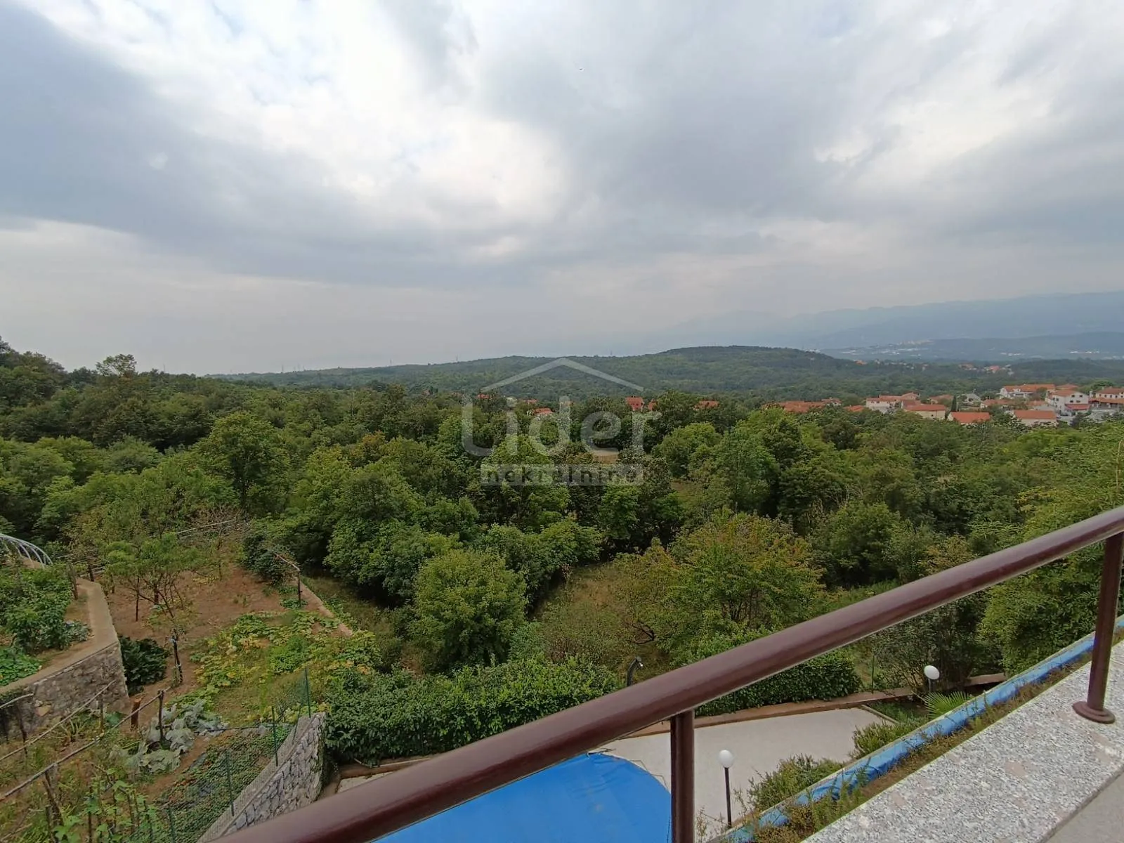 kuća s bazenom, saršoni - slika 26