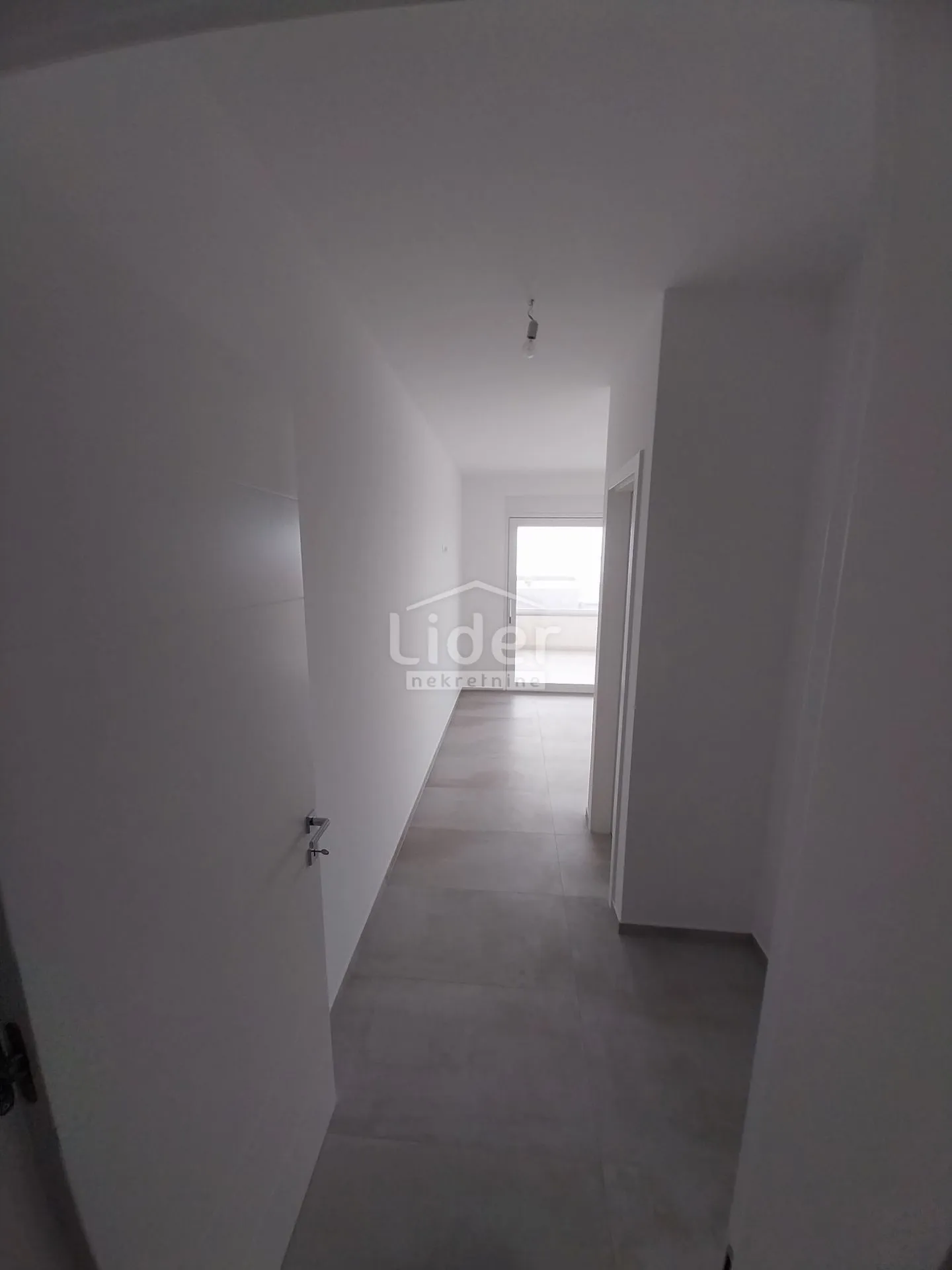 penthouse 127,14 m2, 30m od mora, predivan pogled - slika 10