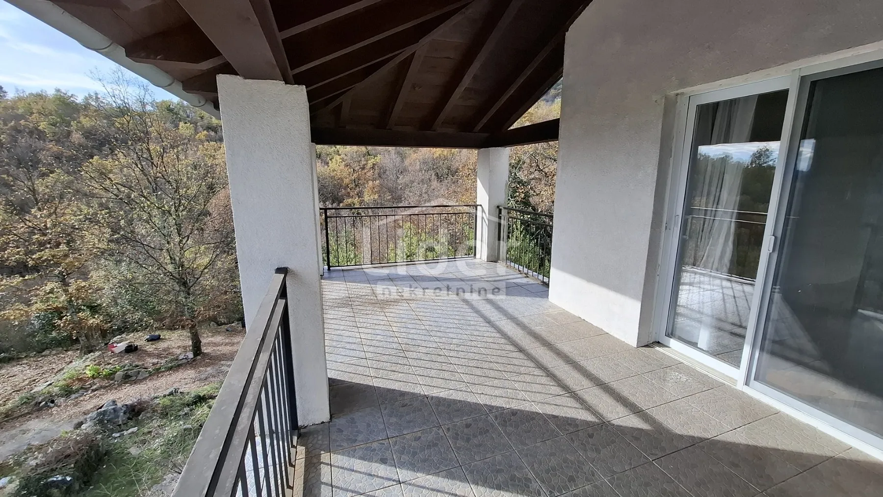 bregi-samostojeća kuća na mirnoj lokaciji - slika 19