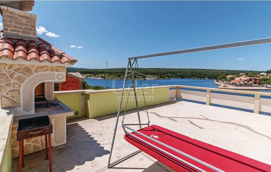 kuća sa 6 apartmana prvi red do mora - slika 29