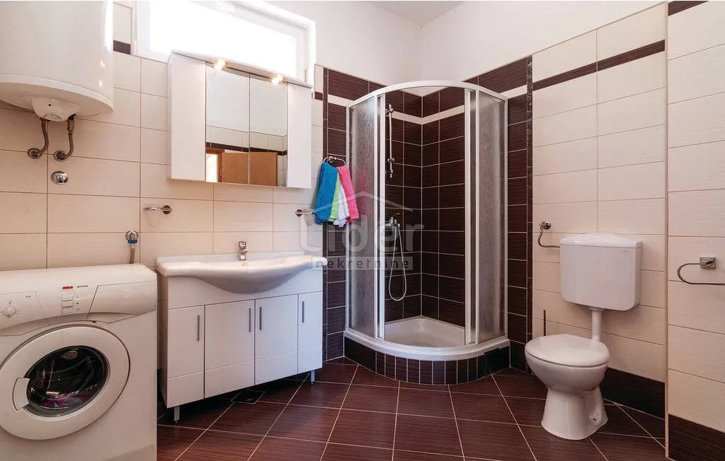 kuća sa 6 apartmana prvi red do mora - slika 7