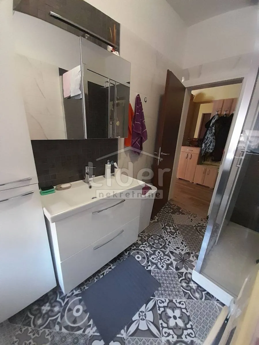 stan u centru kastva 92 m2 sa balkonom - slika 10