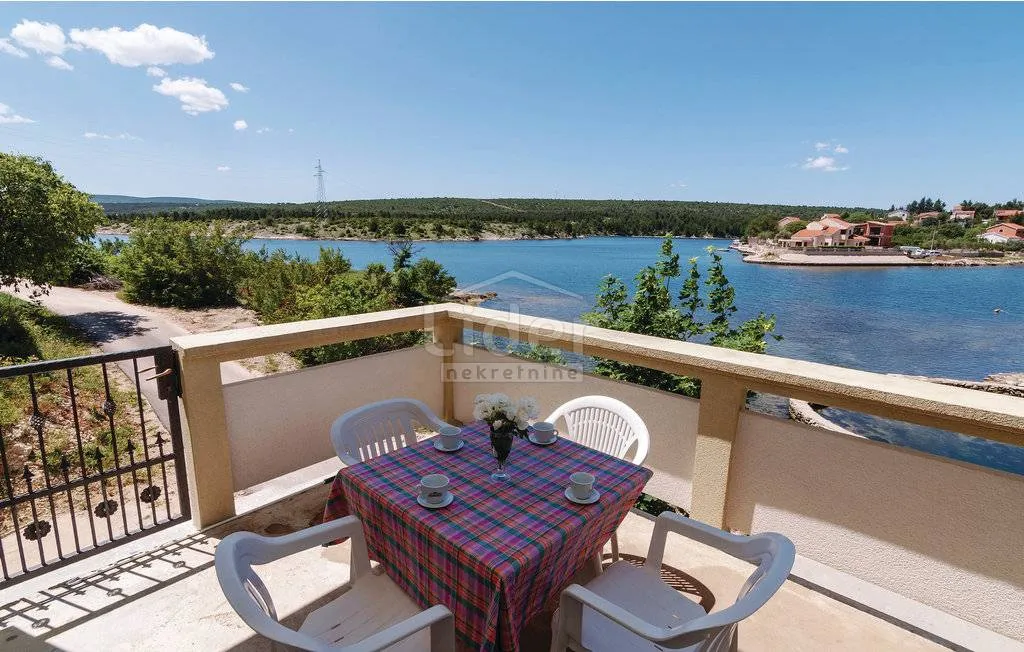 kuća sa 6 apartmana prvi red do mora - slika 3