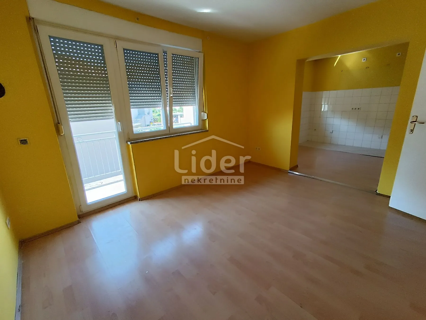 zamet kuća sa 4 stana, 1 zona, 385.000 € - slika 5