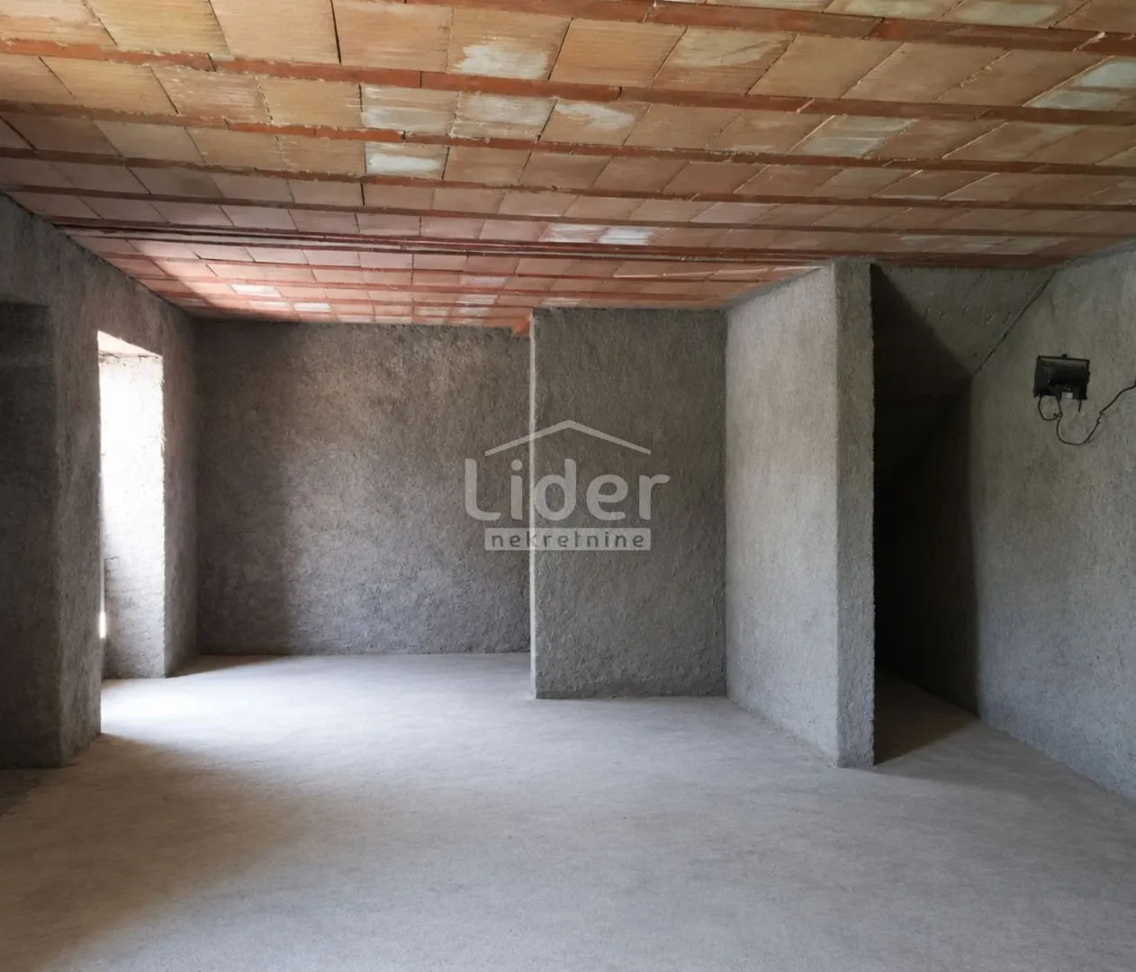 kuća za renovaciju, lič - slika 4