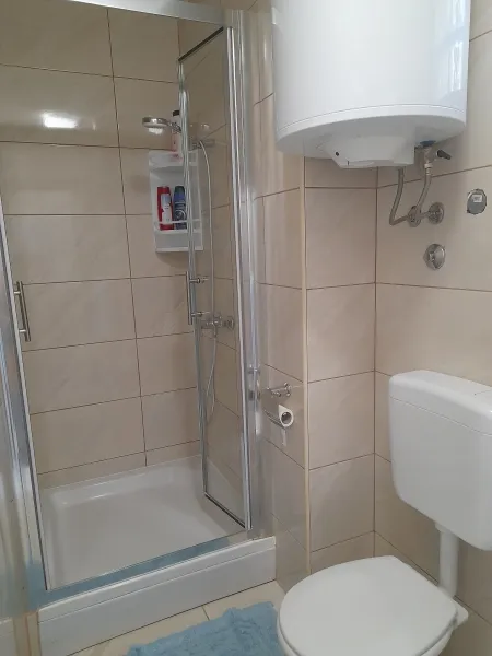 stan u najam za 6 osoba - slika 8