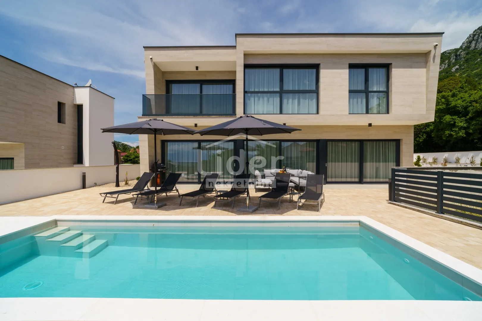 bribir vila s bazenom, novogradnja - slika 2