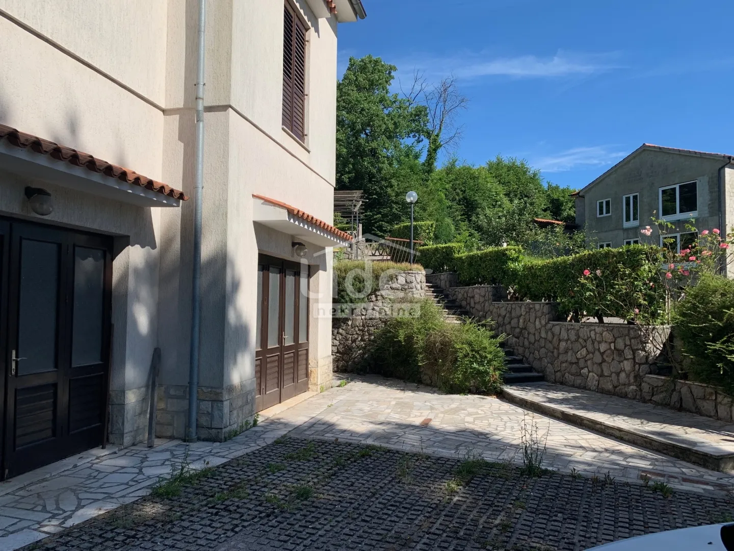 matulji-samostojeća kuća 420 m2 - slika 2