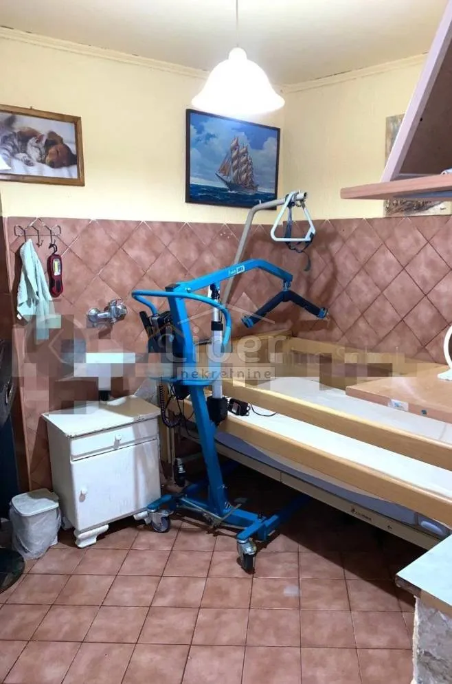 mali lošinj kuća s tri stana - slika 6