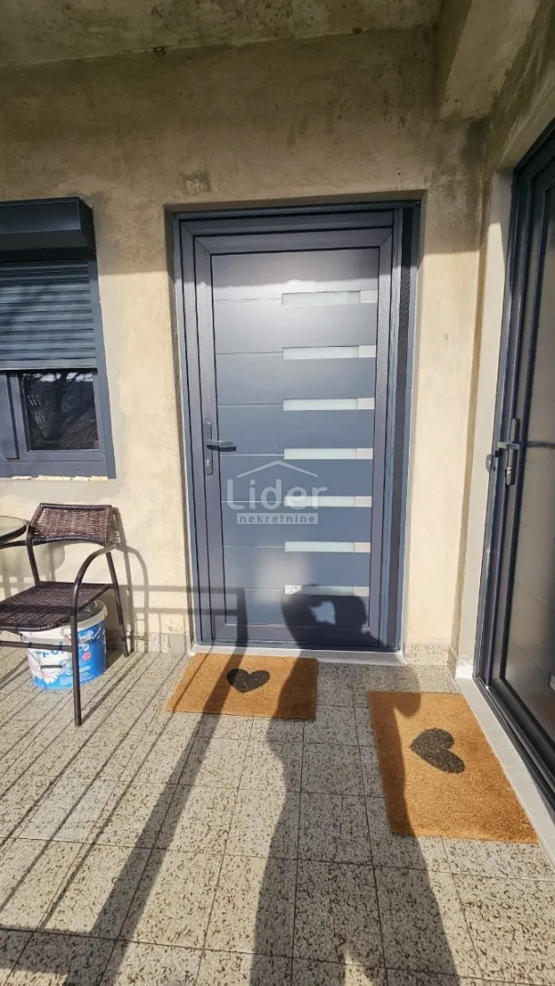novi vinodolski-stan u kući i dvije garsonijere - slika 4