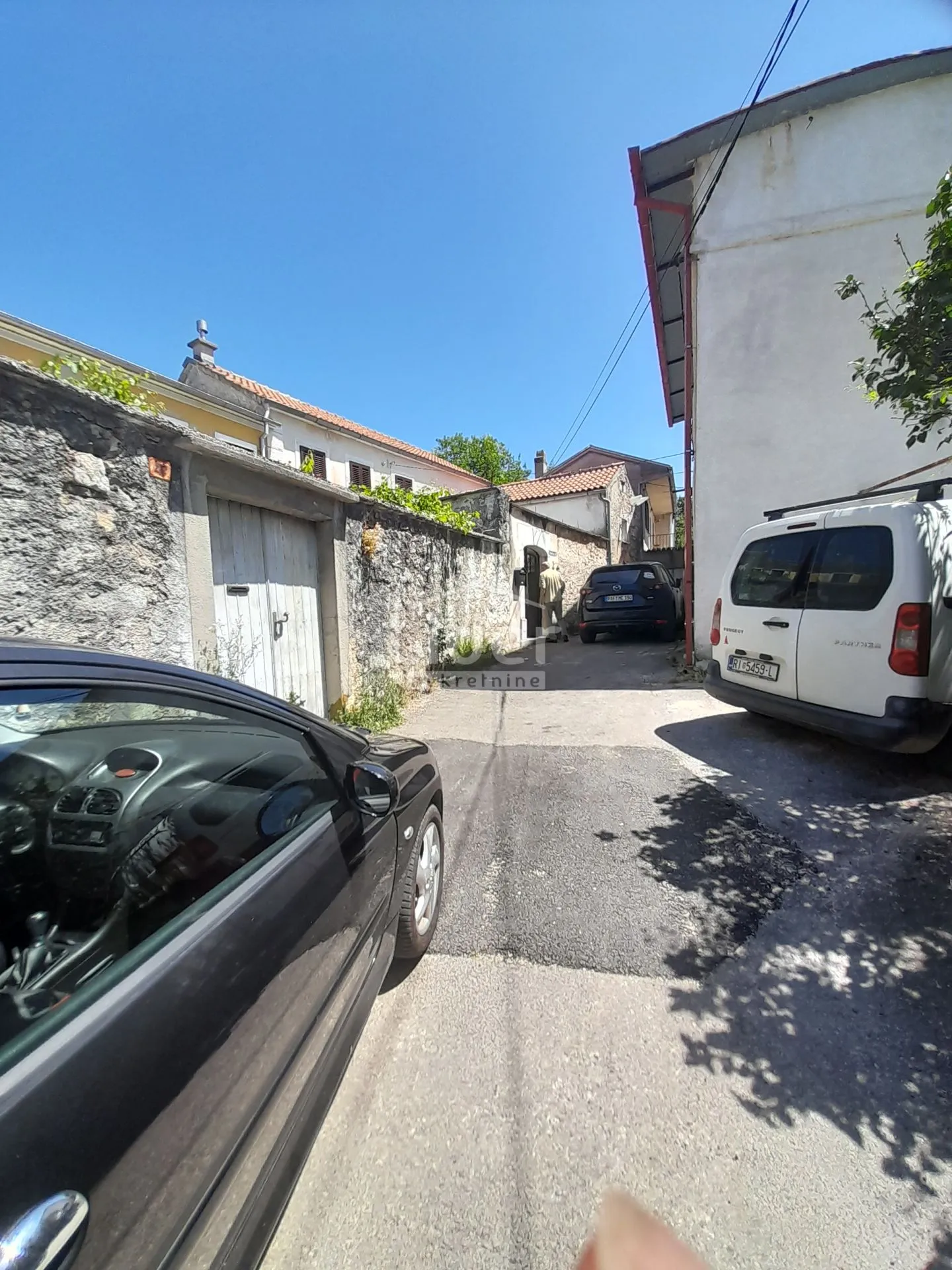 ruševna kuća s velikim građevinskim terenom - slika 4