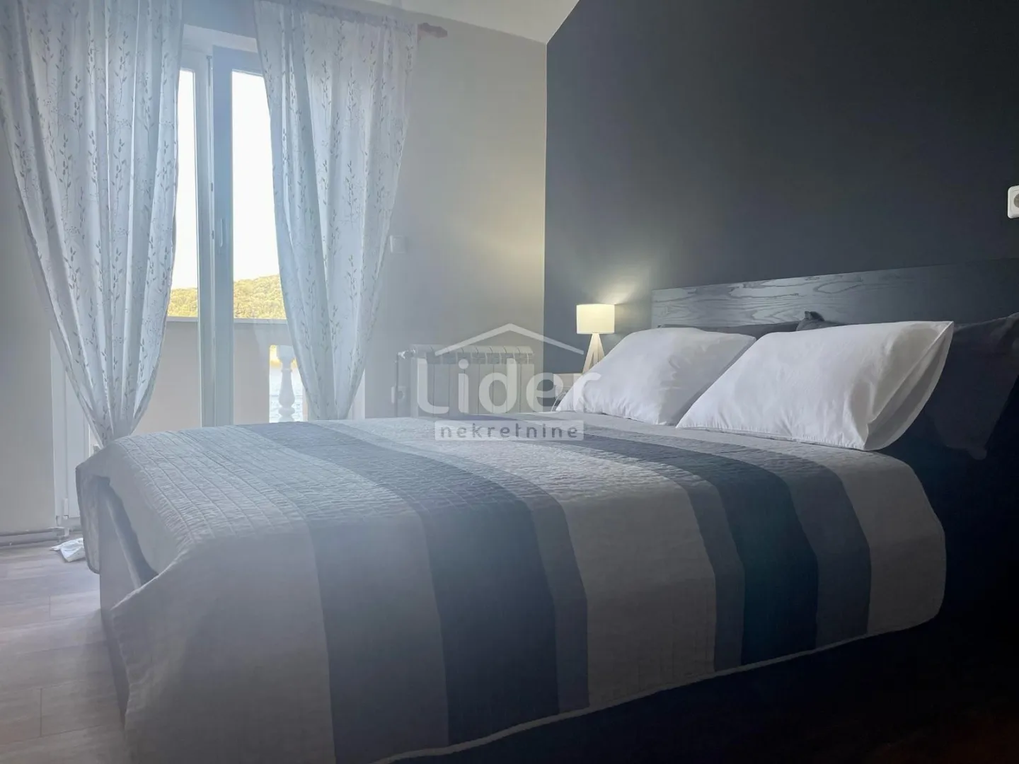 valun- cres adaptirani stan prvi red do mora - slika 10