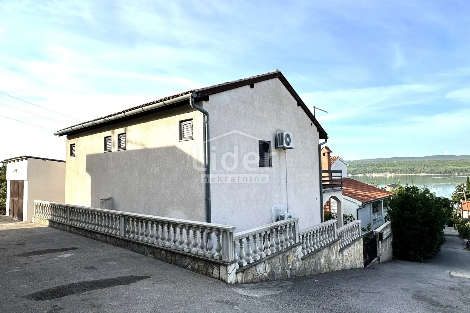 kruševo, kuću sa 3 stana i garažom prodajemo - slika 3