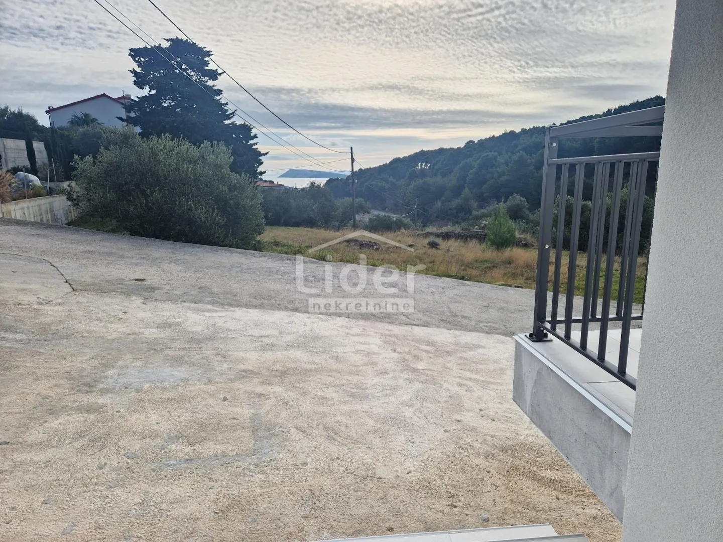 apartman u banjolu sa fantastičnim pogledom - slika 14