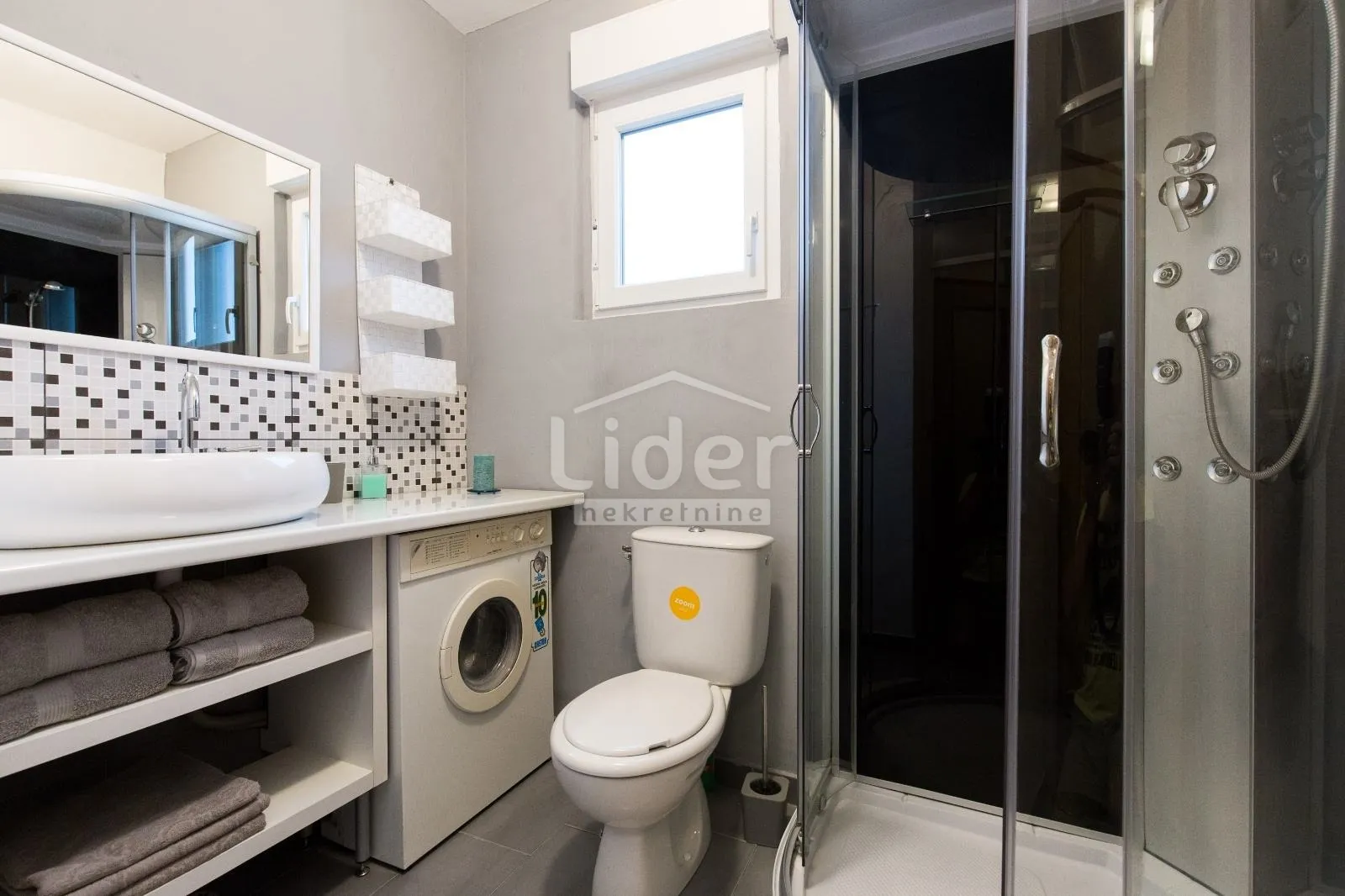 gornja vežica- 2s+db, balkon, pogled na more - slika 12