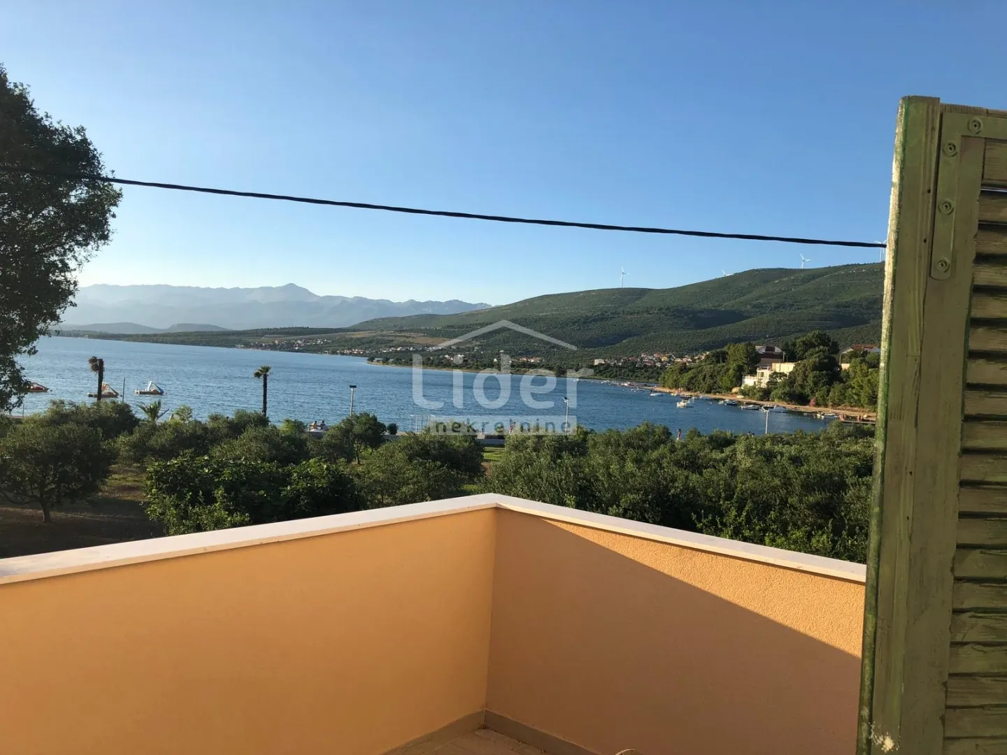 gornji karin, kuću u prvom redu do mora i plaže prodajemo - slika 13