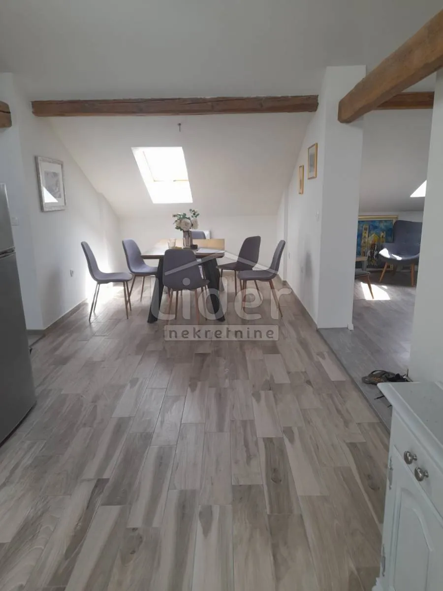 novoadaptirani stan u centru kastva 136m2 - slika 3