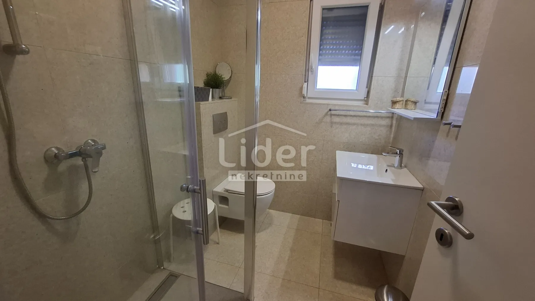 matulji-kuća sa tri apartmana - slika 13