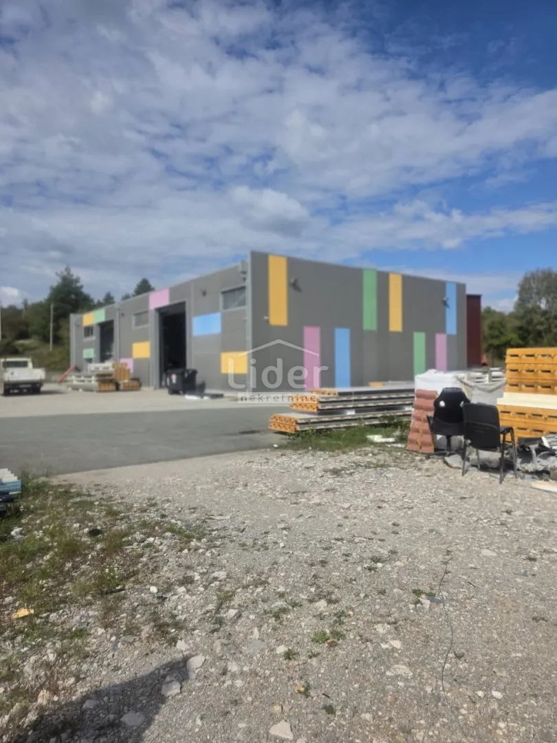 hala, 568 m2, 6.200 m2 zemljište - slika 15