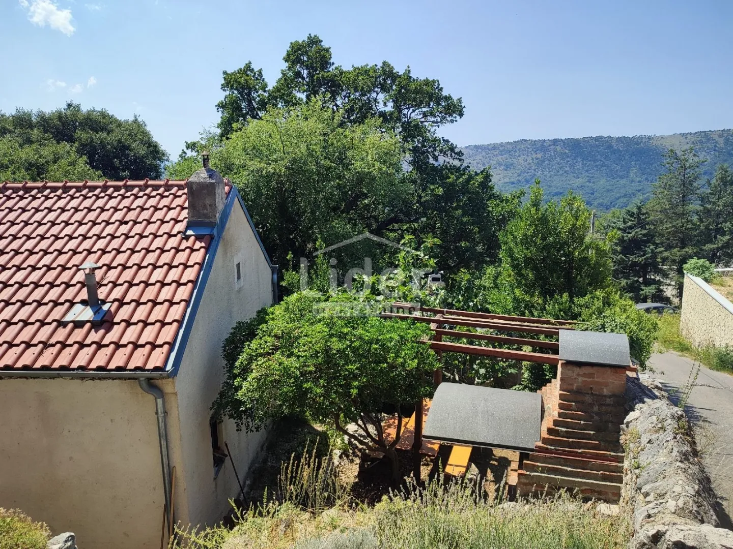 bribir autohtona kuća u mirnnom okruženju - slika 3