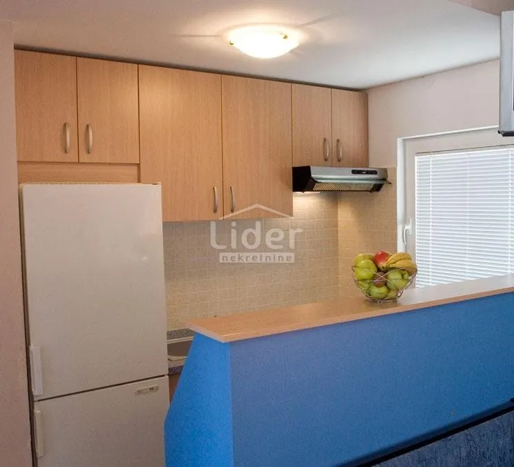 dvojna kuća u pagu, 100m2- dva apartmana, 300m od mora - slika 10