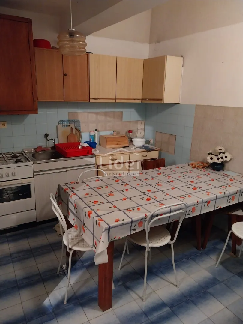 pag, centar, kuća 212 m2, 250.000 € - slika 24