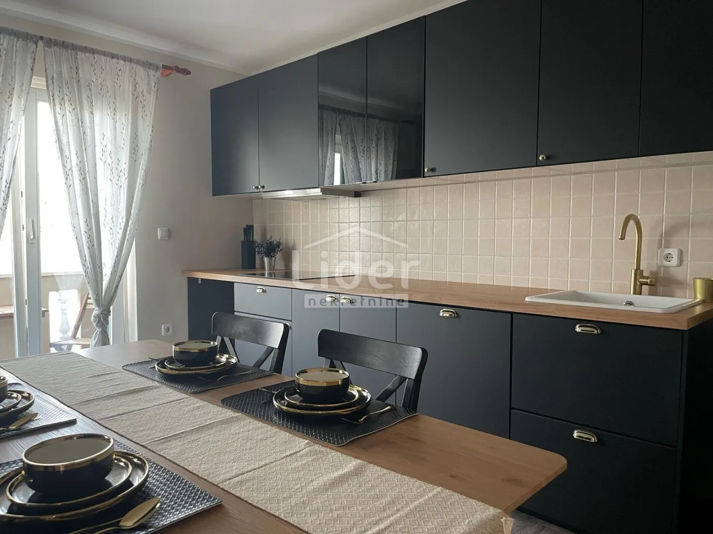 valun- cres adaptirani stan prvi red do mora - slika 7