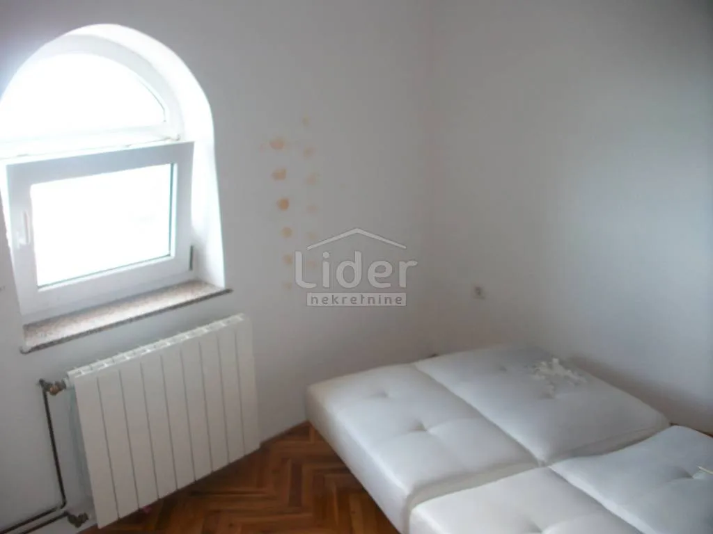 dvoetažni stan sa pogledom na more - slika 15