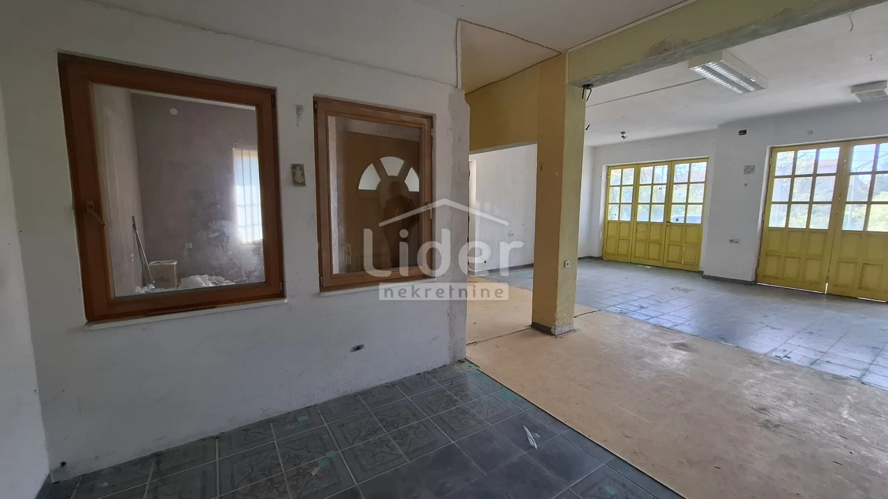viškovo-kuća 220m2,garaža - slika 15