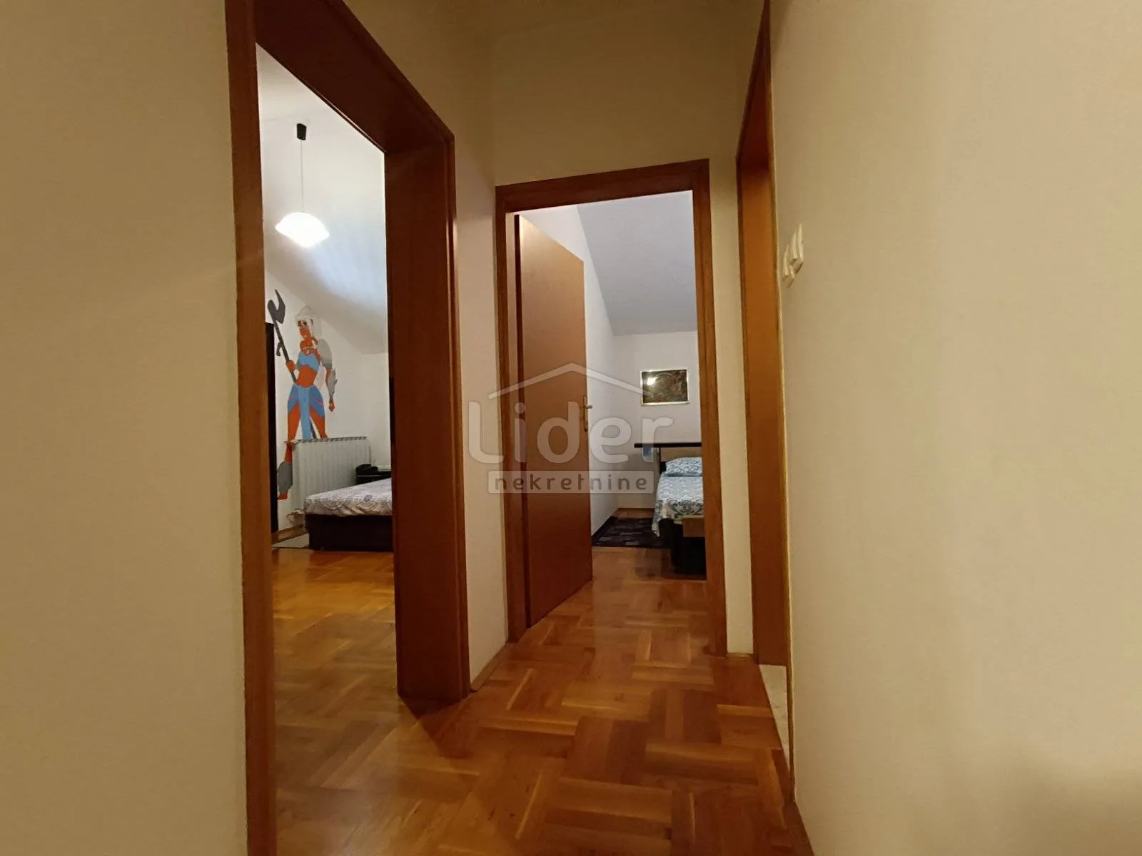 kuća s bazenom, saršoni - slika 18