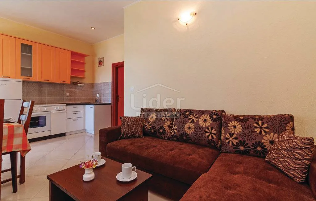 kuća sa 6 apartmana prvi red do mora - slika 6