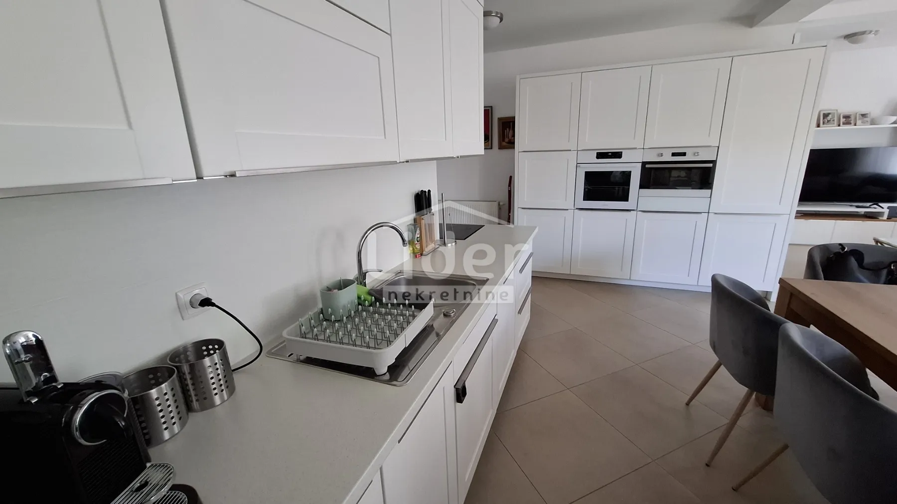 crikvenica-prostran stan s dodatnim apartmanom - slika 5