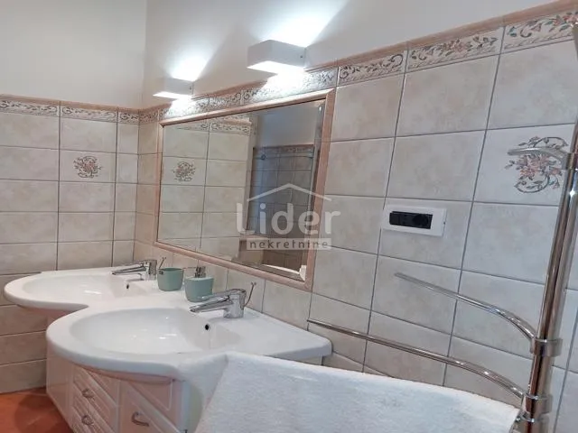 belveder-150m2,2s+db,3 balkona s pogledom na grad i more - slika 25