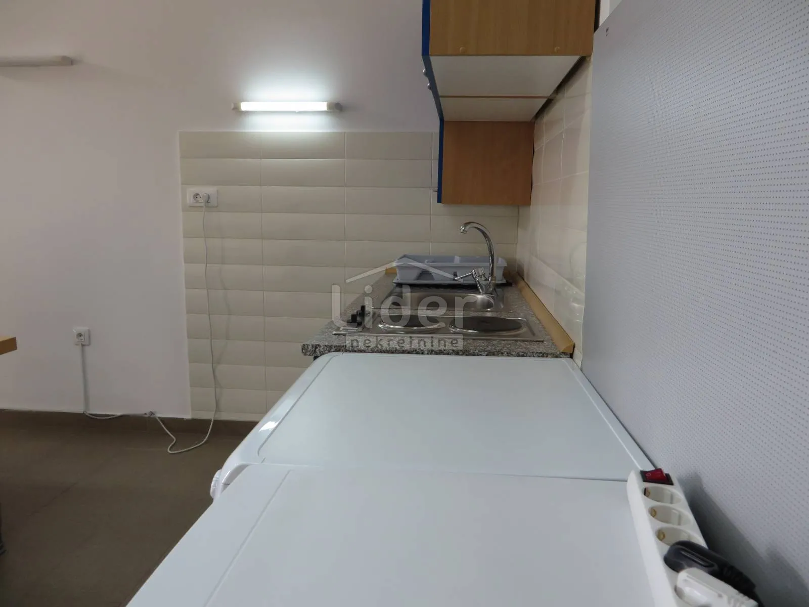 uredski prostor, 120 m2, sa parkingom - slika 15