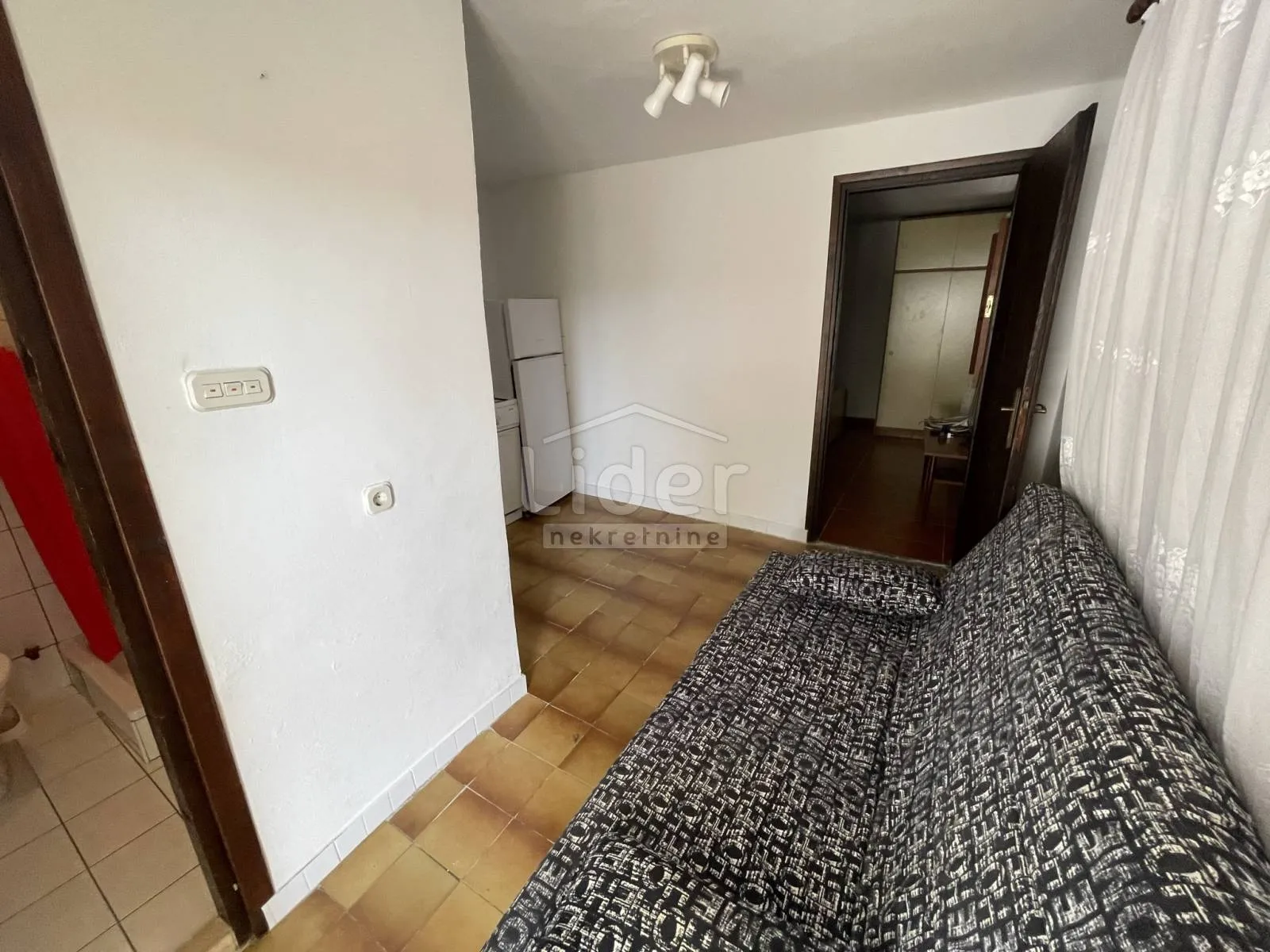 donji karin, kuću sa 5 apartmana prodajemo - slika 31