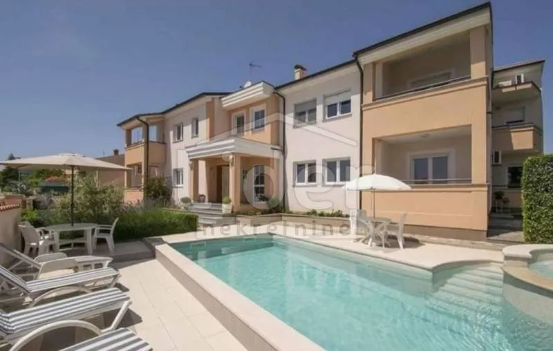 Pula, predivna kuća s 6 vrhunskih apartmana - Vintijan, Medulin