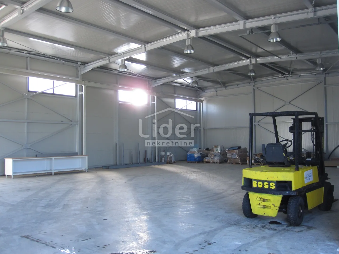 hala, 568 m2, 6.200 m2 zemljište - slika 6