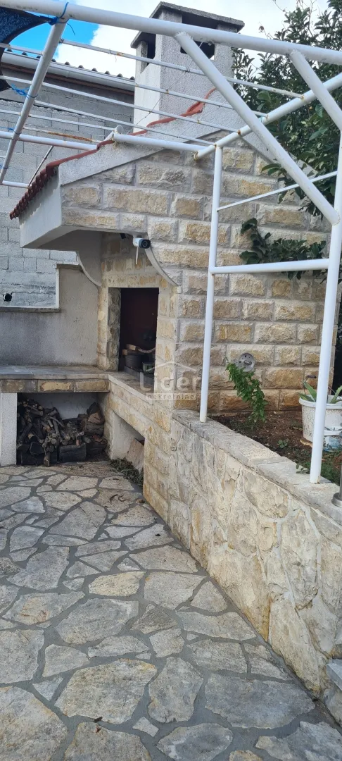 kruševo, kuću sa 3 stana i bazenom prodajemo - slika 16