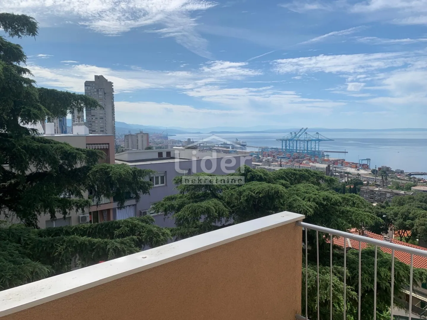 turnić 55 m2 balkon pogled! - slika 1