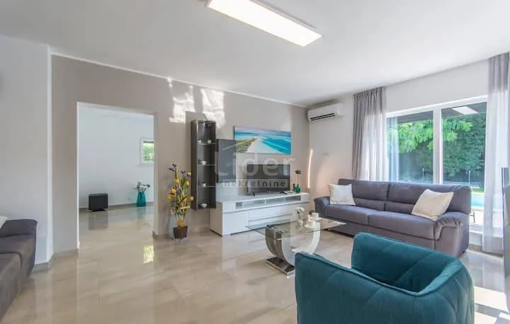 villa u poreču, 300 metara od poznatih plaža - slika 3