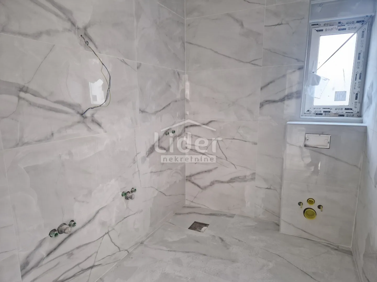 apartman u novogradnji, banjol 65 m2 - slika 7